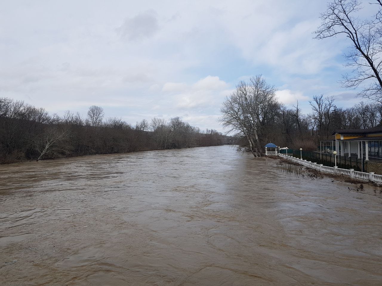 КубанскиеВести.Ру - Экстренное предупреждение объявили на Кубани в связи с подъемом уровня рек
