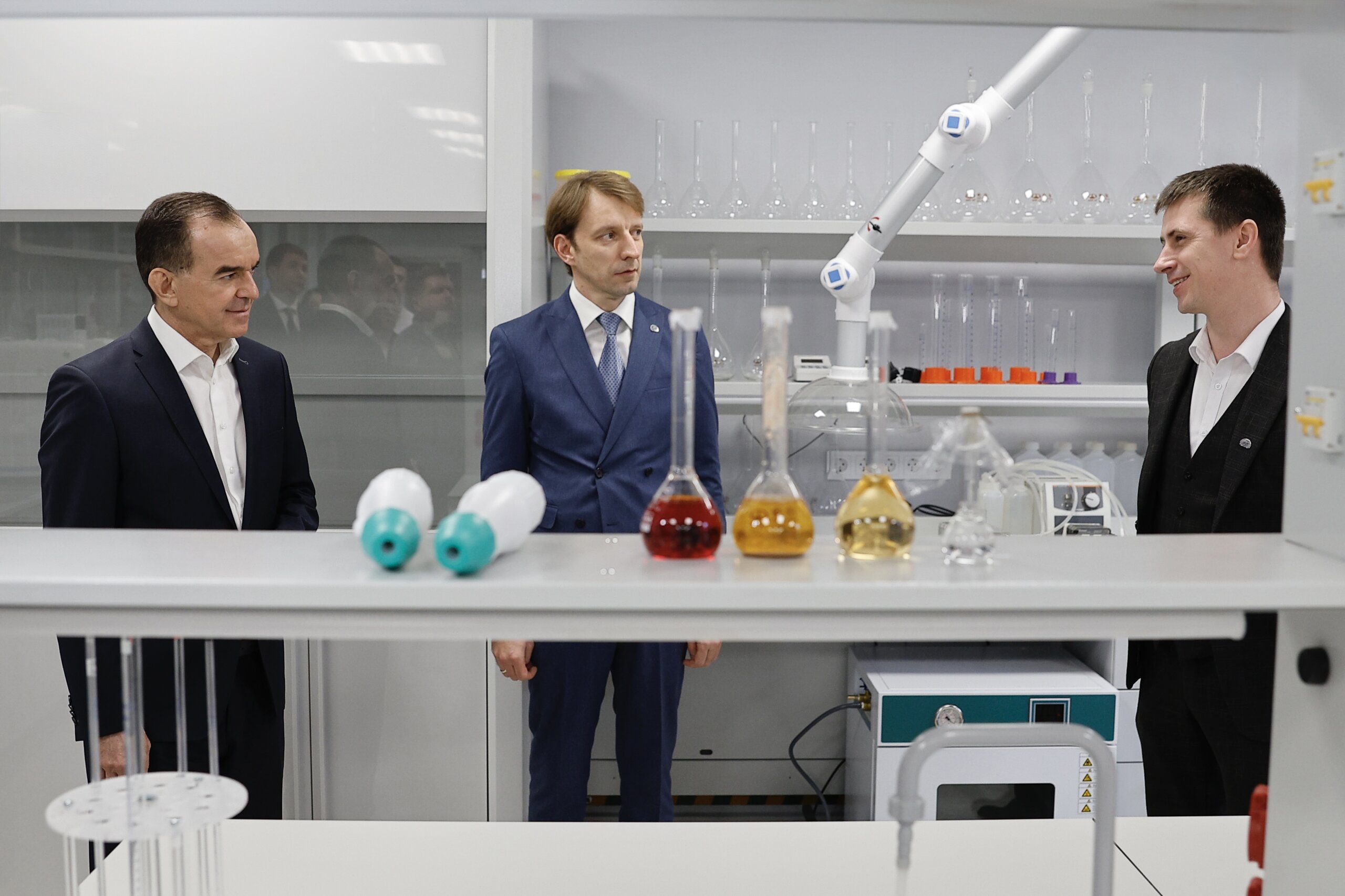 КубанскиеВести.Ру - Вениамин Кондратьев поздравил кубанского ученого с присуждением премии президента России в области...