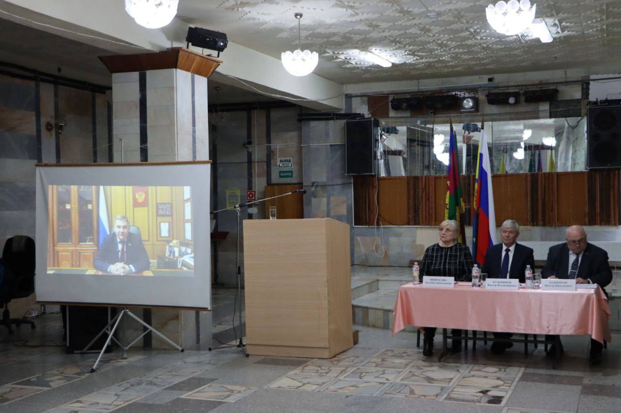 КубанскиеВести.Ру - Депутат Дмитрий Ламейкин рассказал жителям о работе в Госдуме и на Кубани во время открытых сессий...