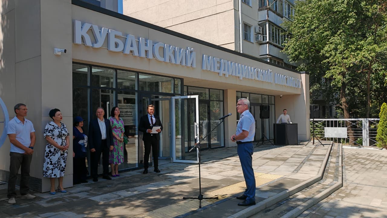 КубанскиеВести.Ру - Депутат Госдумы Эдуард Кузнецов отметил важность современной инфраструктуры для подготовки врачей...