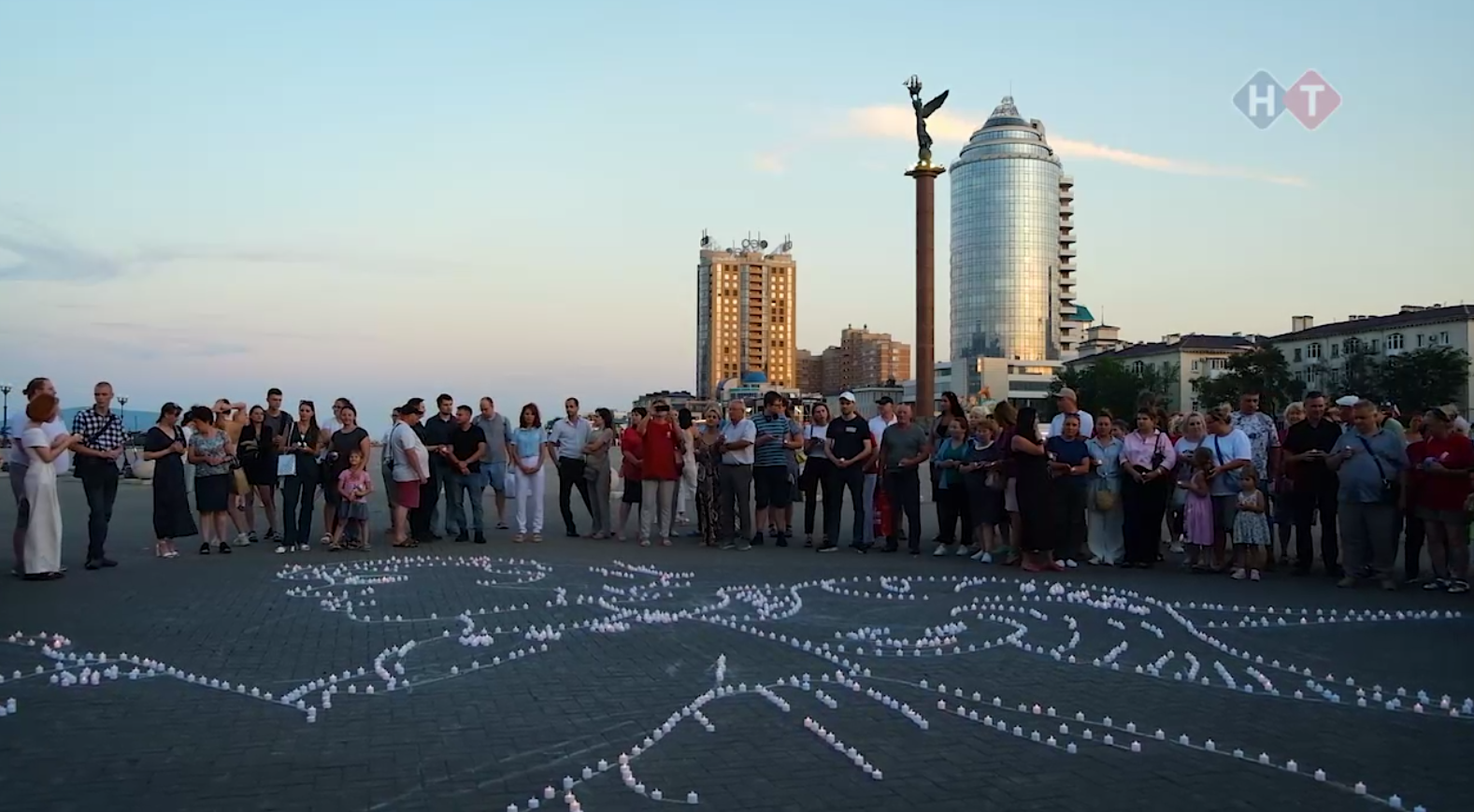 КубанскиеВести.Ру - Новороссийцы зажгли сотни свечей в память о погибших детях Донбасса