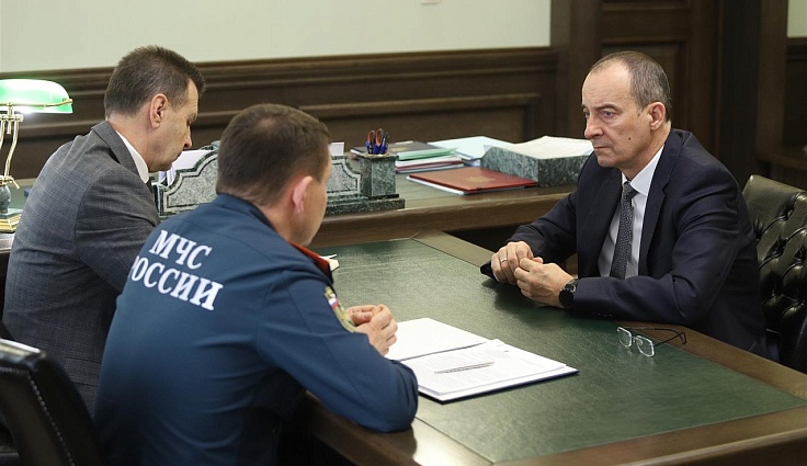 КубанскиеВести.Ру - Председатель ЗСК Бурлачко встретился с новым начальником МЧС Кубани