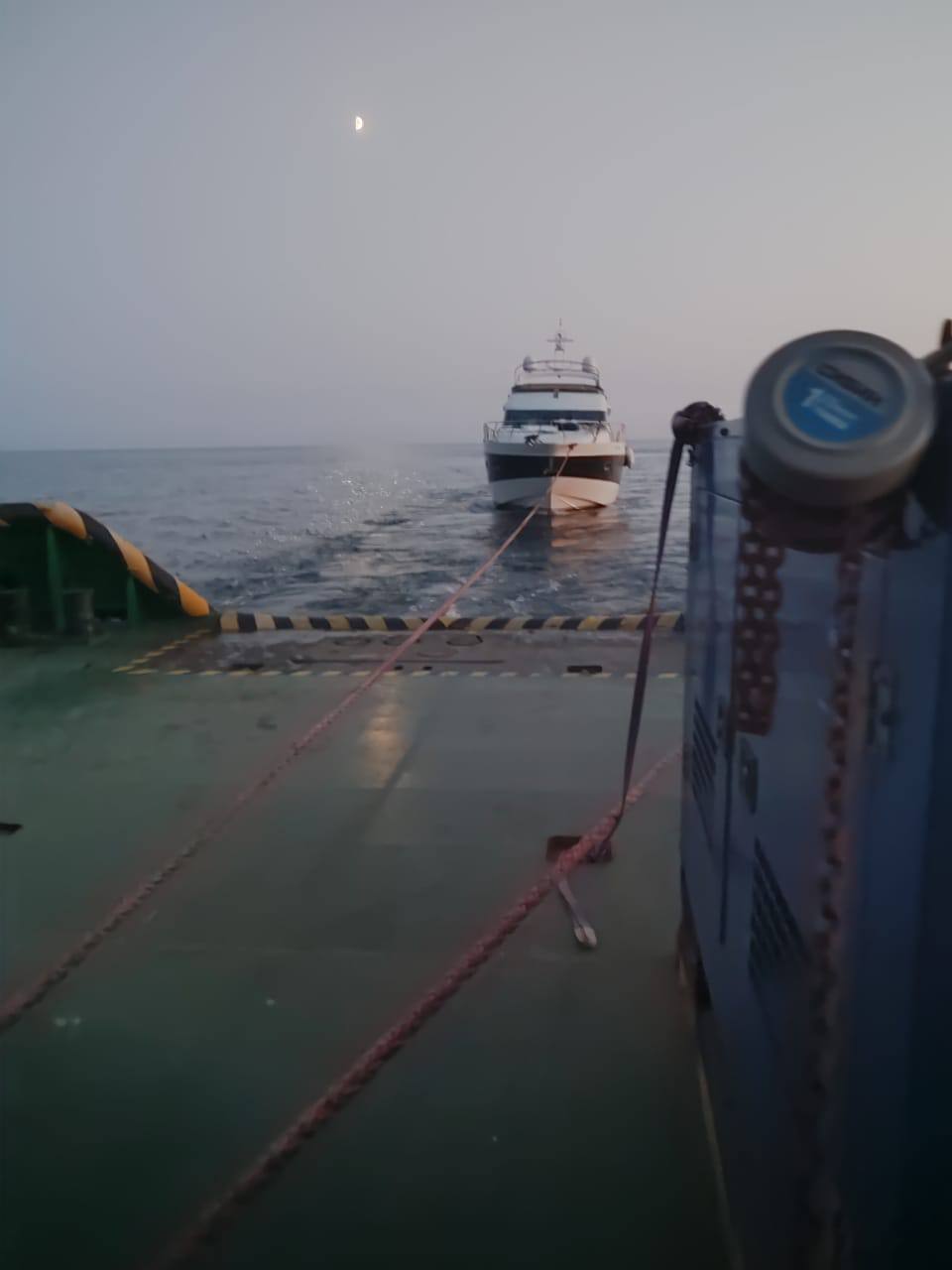 КубанскиеВести.Ру - У берегов Новороссийска едва не ушла под воду яхта «Амина»