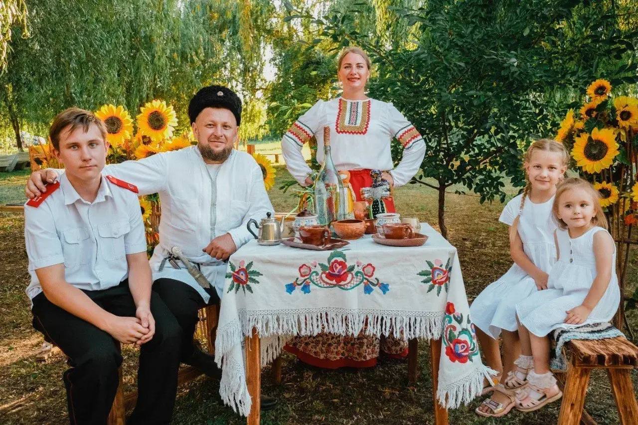 КубанскиеВести.Ру - Вениамин Кондратьев рассказал о русской казачьей многодетной семье из Тихорецкого района