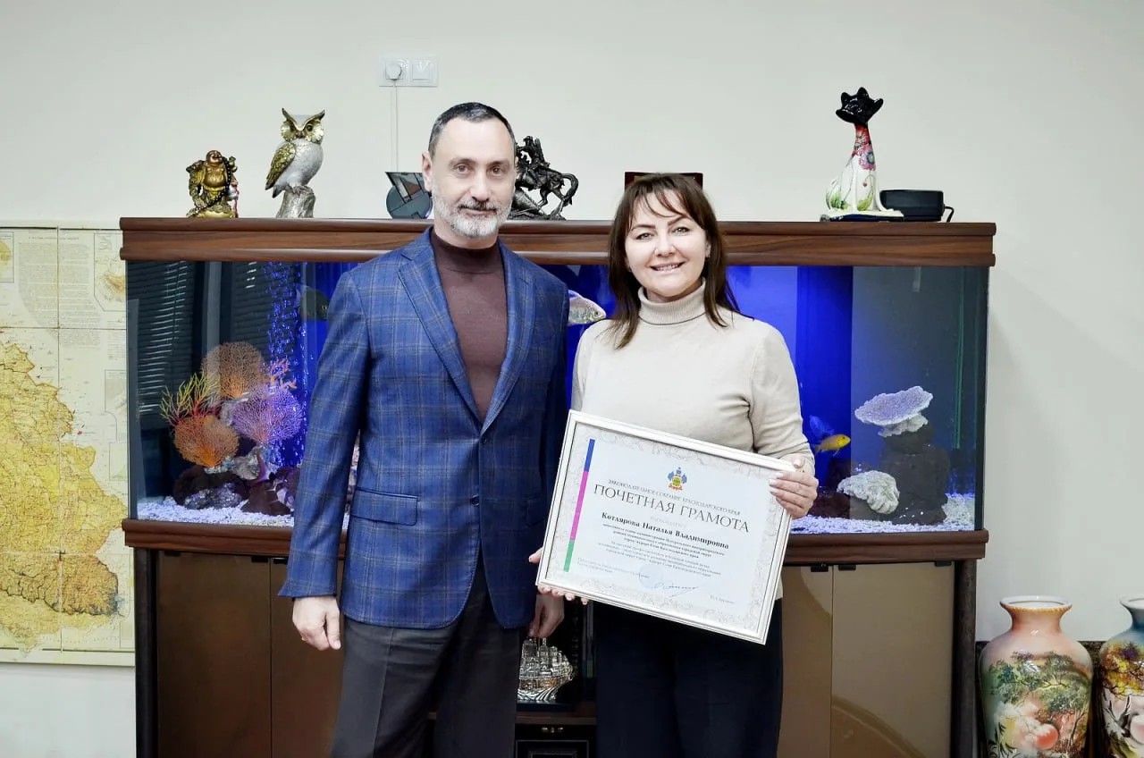 КубанскиеВести.Ру - Виктор Тепляков вручил награды выдающимся работникам Сочи