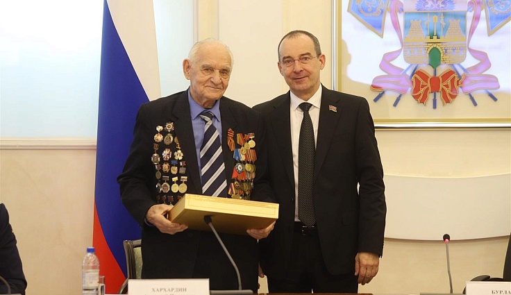 КубанскиеВести.Ру - Юрий Бурлачко провел торжественный прием молодых офицеров воинских частей Кубани