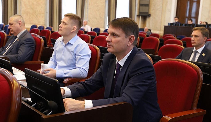 КубанскиеВести.Ру - О борьбе с нелегалами и поддержке легального такси на Кубани рассказал депутат ЗСК Денис Выпринцев